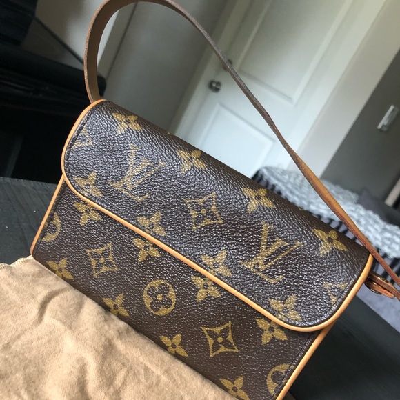 SOLD** AUTHENTIC LOUIS VUITTON FLORENTINE POCHETTE - Picture 2 of 11
